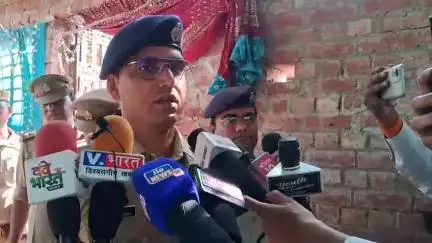 #शाहजहांपुर में देर रात #पिता ने अपने चार #बच्चो की धारदार #हथियार से #गला रेतकर कर डाली हत्या खुद फाँसी लगाकर दी जान