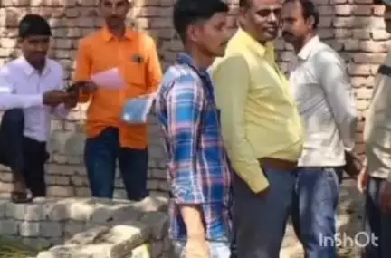 संझौली: संझौली थाना क्षेत्र के खुटहां में विभाग ने तीन लोगों को बिजली चोरी करते पकड़ा, जुर्माना लगाते हुए दर्ज कराई प्राथमिकी