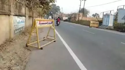 डोमचांच पुलिस ने बेहराडीह गांव के एक घर समीप से डाक पार्सल वाहन किया जप्त, मामला सड़क दुर्घटना से जुड़ा