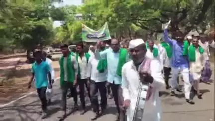 ನಿಡಗುಂದಿ: ಸಂಕನಾಳ ಕಾಲುವೆಯಿಂದ ವಿತರಣಾ ಕಾಲುವೆ ನಿರ್ಮಿಸಿ ನೀರು ಬಿಡುವಂತೆ ಆಗ್ರಹಿಸಿ ಆಲಮಟ್ಟಿಯಲ್ಲಿ ರೈತ ಸಂಘದಿಂದ ಪ್ರತಿಭಟನೆ