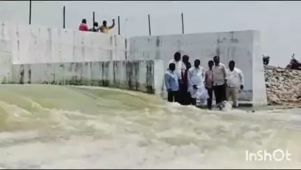 ధర్మసాగర్: ధర్మసాగర్‌లో దేవాదుల 3వ ఫేజ్‌ ద్వారా వచ్చిన నీటిని పరిశీలించిన మాజీ ఎమ్మెల్యే రాజయ్య
