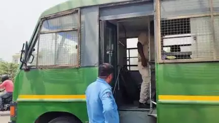 কালিয়াচক ১: চরসুজাপুর এলাকা থেকে নাবালিকাকে ধর্ষণের মামলায় গ্রেপ্তার এক, ধৃতকে বৃহস্পতিবার আদালতে পেশ