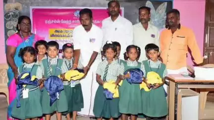 கறம்பக்குடி: பல்லவராயன் பத்தை ஊராட்சி ஒன்றிய தொடக்கப்பள்ளியில் தனியார் அறக்கட்டளை சார்பாக பள்ளி மாணவர்களுக்கு விளையாட்டு உபகரணங்கள்  வழங்கப்பட்டது