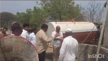 करमाळा: तालुक्यात पुन्हा पाणीटंचाई; वरकुटे आणि केम येथे गटविकास अधिकारी कदम यांच्याकडून पहणी