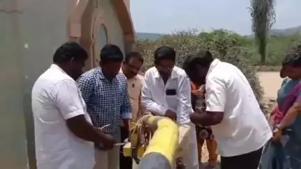 ஸ்ரீவைகுண்டம்: ஸ்ரீமூலக்கரை, பத்மநாபமங்கலம், கருங்குளம் மற்றும் வல்லக்குளம் ஆகிய பகுதிகளில் அனுமதி இன்றி செயல்பட்ட கிரஷர் ஆலைகளுக்கு சீல்