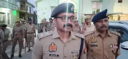 #औरैया औरैया में अलविदा की नवाज पर पुलिस अधीक्षक अभिजीत आर शंकर द्वारा दी गई वाइट