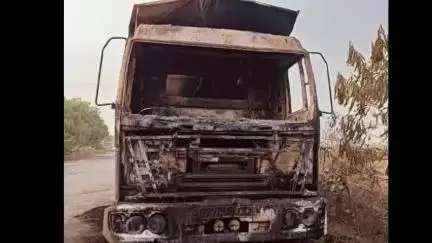 మోత్కూర్: పొడిచేడు గ్రామ శివారులో   టిప్పర్ లారీ దగ్ధం, మంటలను అదుపు చేసిన అగ్నిమాపక సిబ్బంది