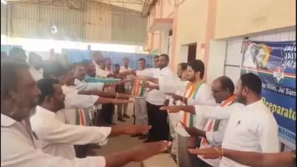 వీణవంక: మండల కేంద్రంలో ఓ ప్రైవేట్ ఫంక్షన్ హాల్ లో కాంగ్రెస్ పార్టీ ఆధ్వర్యంలో రాజ్యాంగ పరిరక్షణ పాదయాత్ర సన్నాహక సమావేశం