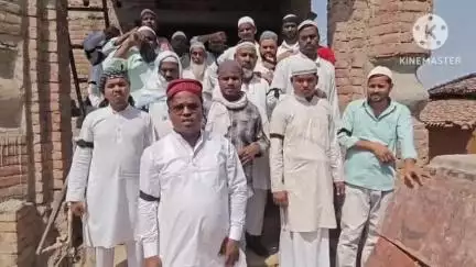 #गढ़ी मे काला पट्टी बांधकर वक्फ बोर्ड बिल के खिलाफ आज जुम्मे की नमाज बाद मुस्लिम समुदाय के लोगों ने क्या कुछ कहा सुनें