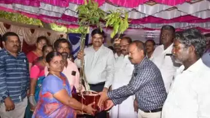 வலங்கைமான்: ரெகுநாதபுரத்தில் நடைபெற்ற மக்கள் நேர்காணல் முகாமில் நலத்திட்ட உதவிகளை மாவட்ட ஆட்சியர் வழங்கினார்