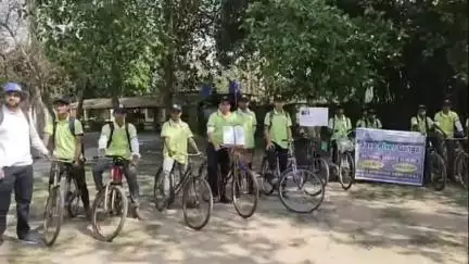 কৃষ্ণনগর ২: নদী বাঁচাতে অভিনব উদ্যোগ কৃষ্ণনগর ২ নম্বর ব্লকের ধুবুলিয়া শ্যামাপ্রসাদ শিক্ষায়তনের জাতীয় সেবা প্রকল্পের সদস্যদের
