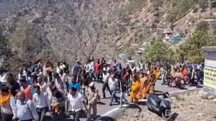 लैंसडाउन: उत्तराखण्ड सरकार की 3 वर्ष की उपलब्धियों पर विकासखण्ड द्वारीखाल में आयोजित हुआ बहुउददेशीय शिविर