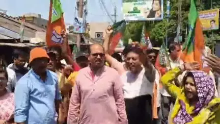 সিঙ্গুর: মালদায় সনাতনদের ওপর আক্রমণের প্রতিবাদে ভদ্রেশ্বর গেট বাজারে বিজেপির পথ অবরোধ, বিক্ষোভ, পুলিশের সাথে ধস্তাধস্তি