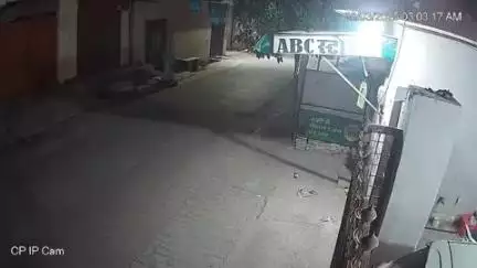 कानपुर के नौबस्ता बम्बा नरायांपूरी निम्टेक कंप्यूटर के बगल मे स्वीट हाउस मे हुई चोरी 
#kangra #kanpur#chori #@@@@@@@@@@@
