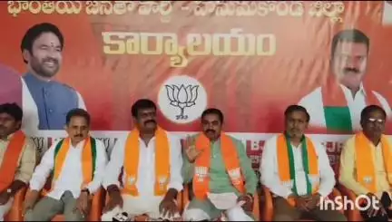 గీసుగొండ: వరంగల్ బీజేపీ జిల్లా కార్యాలయంలో జిల్లా అధ్యక్షుడు మీడియా సమావేశం, ఒకేసారి ఎన్నికలు నిర్వహించాలని వ్యాఖ్య