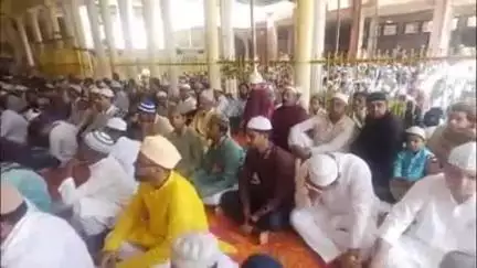 फुलवारी: फुलवारी शरीफ खानकाह में रमजान के आखिरी जुमे की नमाज आधी की गई