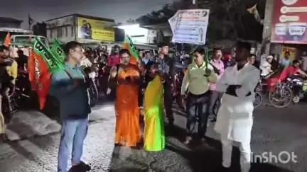 গঙ্গাজলঘাটি: দুর্লভপুর মোড়ে শালতোড়া মণ্ডল BJP-র তরফে অবস্থান বিক্ষোভ ও পথ অবরোধ কর্মসূচি, উপস্থিত বিধায়ক