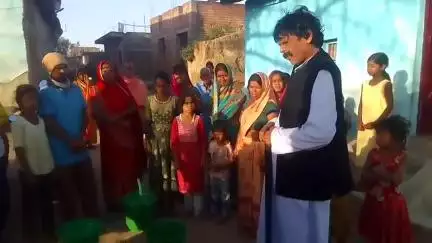 विश्रामपुर नगर परिषद नगर आवास से स्वच्छ रहे स्वस्थ रहें नगर परिषद्  ने ठाना है नगर को स्वच्छ बनाना है । समाजसेवी पेंटर