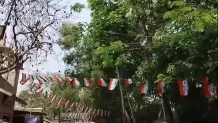 এগরা ২: দুবদা ভোট কেন্দ্রে কর্মীদের সঙ্গে আজ কন্টাই কার্ড ব্যাংকের ভোট পরিচালনা করলেন বিধায়ক তরুণ কুমার মাইতি