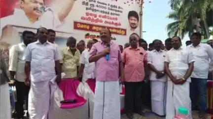 காட்டுமன்னார்கோயில்: 100 நாள் வேலை திட்ட நிதியை தராத ஒன்றிய அரசை கண்டித்து மோவூரில் ஆர்ப்பாட்டம்,பன்னீர்செல்வம்ஆர்.கே.பன்னீர்செல்வம் பங்கேற்பு