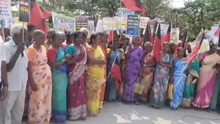 சூலூர்: கணியூர் சுங்கச்சாவடி முன்பாக, 100 நாள் வேலை திட்டத்திற்கு நிதி ஒதுக்கீடு செய்யாத மத்திய அரசை கண்டித்து திமுகவினர் கண்டன ஆர்ப்பாட்டம்