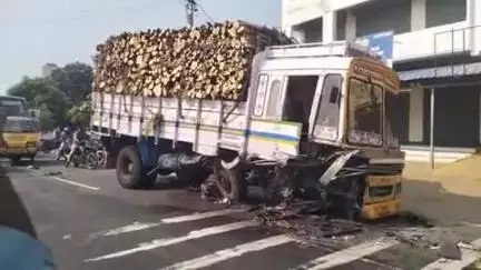 மொடக்குறிச்சி: முத்து கவுண்டன் பாளையத்தில் லாரி மீது கார் மோதிய விபத்தில் ஒருவர் பலி