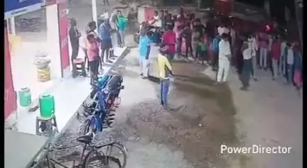 चान्दन: बोड़ा सूईया में मामुली विवाद में पड़ोसी ने कुदाल से मारकर एक व्यक्ति को किया जख्मी, #सीसीटीवी में कैद हुई वारदात