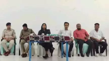 কালিয়াচক ২: মোথাবাড়ির সাম্প্রতিক ঘটনাকে ঘিরে সুকান্ত ভবনে অনুষ্ঠিত শান্তি বৈঠকে উপস্থিত রাজ্যের প্রতিমন্ত্রী