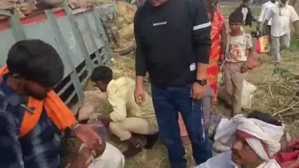 Singha Kala main trali lautane se kuchh logon ki maut ho  gai