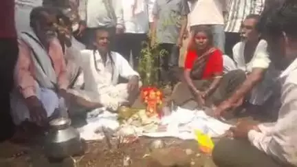 मुदखेड: चिकाळा तांडा व हाजापूर शिवारात धुरपतादेवीची मूर्ती जमिनीतून प्रकट झाल्याचा व्हिडिओ समाजमाध्यमावर व्हायरल