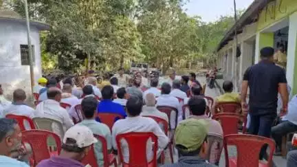 आज दिनांक-29.03.25 को कदवा थाना परिसर में आगामी पर्व #ईद, #रामनवमी, एवं #चैती_छठ को शांतिपूर्ण माहौल में सम्पन्न कराने हेतु आमजनों के साथ #शांति_समिति की बैठक आयोजित की गई।