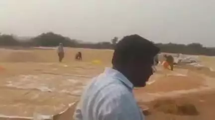 నేరేడుచర్ల: మంత్రిగారి హెలికాప్టర్ వస్తుంది.. వడ్లు తీసేయండి: నేరేడుచర్లలో రైతులకు అధికారి హుకుం