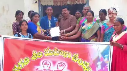 నెల్లికుదురు: మేలో హైదరాబాద్‌లో జరగనున్న మిస్ వరల్డ్ పొటీలను రద్దు చేయాలని, నెల్లికుదురు తహసీల్దార్‌కు పీఓడబ్ల్యూ వినతి