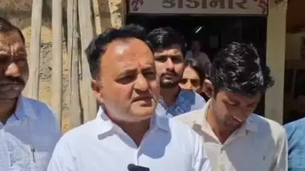 કોડીનાર: કોડીનાર શહેર ભાજપ પ્રમુખ અજય પરમારે તંત્ર પર કર્યા આક્ષેપ કોઇપણ પ્રજાલક્ષી લોકાર્પણ કે ઉદ્ઘાટન મા આમંત્રણ મળતા નથી#
