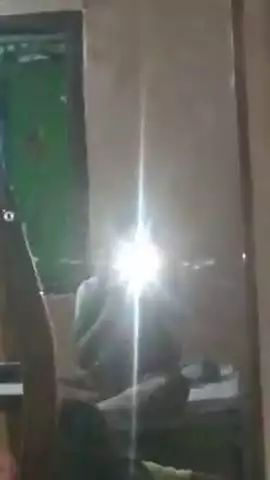 koi bhi kanch ke samne khade hokar photo na khiche isse AAP ki aankh kharab ho sakti hai kanch ke  photo na khiche 🙏🏻√