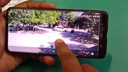 ये video मे देखा हुआ जो शक्स है वही चोर है HF Delux Bike का ना. BR 11W5683, Engine No- HA11EJF9C40320, Eng. No. MBLHA11A