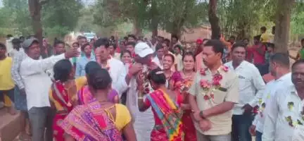 ଝରିଗାଁ: କୁହୁରାକୋଟ ଠାରେ ଫାଇନାଲ ଦିବସୀୟ କ୍ରିକେଟ ମ୍ୟାଚ ରେ ଯୋଗଦେଲେ ନବରଙ୍ଗପୁର ପୂର୍ବତନ ସାଂସଦ