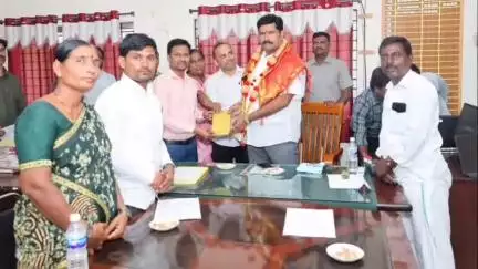 ಕಾರಟಗಿ: ಕನಕಗಿರಿ ವಿಧಾನಸಭಾ ಕ್ಷೇತ್ರದ ಕಾರಟಗಿ ತಾಲೂಕು ಬಗರ್ ಹುಕುಂ ಸಮಿತಿ ಸಭೆ ಪಟ್ಟಣದಲ್ಲಿ ಯಶಸ್ವಿ