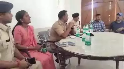 फेनहारा: फेनहारा प्रखंड आईबी भवन में ईद एवं रामनवमी को लेकर एएसपी मोहिबुल्लाह अंसारी की अध्यक्षता में शांति समिति की बैठक हुई