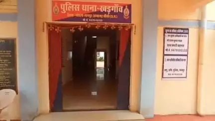 सिवनी में खड़गांव पुलिस ने शराब कोचिया के घर से बरामद किए 76 नग अवैध शराब व 7 नग बियर, कार्रवाई की गई