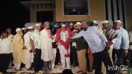 గీసుగొండ: 15, 16, 17 డివిజన్లలో ముస్లిం సోదరులతో కలిసి జాన్ పాకలో ఇఫ్తార్ వేడుకల్లో పాల్గొన్న ఎమ్మెల్యే ప్రకాశ్‌ రెడ్డి