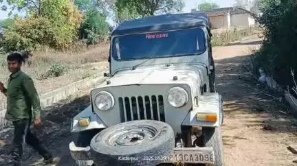 दीपना खेड़ा शराब की दुकान से चार पहिया वाहन से क्षेत्र में अवैध शराब की बिक्री की जा रही है