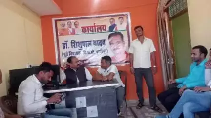 पूर्व विधायक डॉक्टर शिशुपाल यादव ने लगाया जनता दरबार, लोगों की समस्याओं का किया निराकरण
