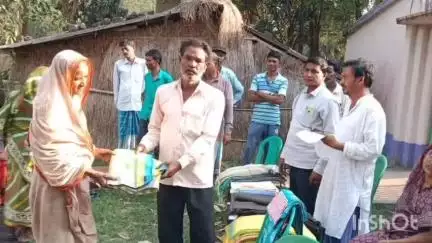 খণ্ডঘোষ: ঈদ উপলক্ষে বস্ত্র দান কর্মসূচির আয়োজন বিধায়কের উদ্যোগে উখরিদ এলাকায়