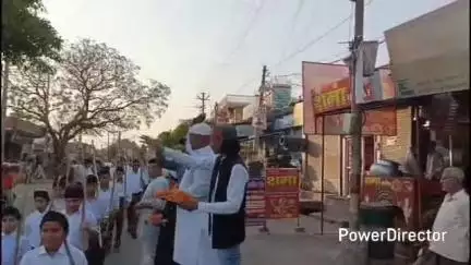 कालाढूंगी: मुस्लिमों ने आरएसएस के पथ संचलन पर फूल बरसाकर हिंदू-मुस्लिम एकता की अनूठी मिसाल पेश की