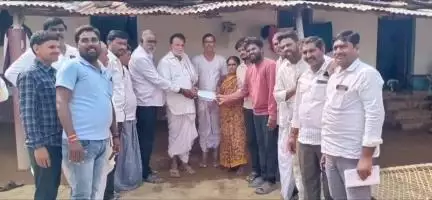 పెద్ద కొడప్​గల్​: పెద్ద కొడప్ గల్  మండల లబ్ధిదారులకు 41 కళ్యాణ లక్ష్మి, 9 CMRF చెక్కుల వితరణ
