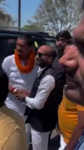 महुआ विधानसभा क्षेत्र के मिरजानगर जाने के दौरान श्री प्रभात सिंह चौहान का लोगो ने जोरदार स्वागत किया।
#जय_भवानी 🔱