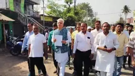 কালিয়াচক ২: মোথাবাড়ির সাম্প্রতিক ঘটনাকে কেন্দ্র করে মোথাবাড়ি কংগ্রেস কার্যালয়ে অনুষ্ঠিত শান্তি বৈঠকে উপস্থিত সাংসদ