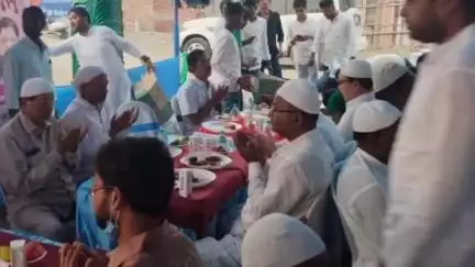কালিয়াচক ১: সুজাপুর এলাকায় তৃণমূল কংগ্রেসের উদ্যোগে আয়োজিত ইফতার পার্টিতে উপস্থিত বিধায়ক