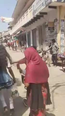 अमवा गांव सती माता कुसमी धानापुर महुआ का पेड़ के स्थान पर यह कलश यात्रा नरौली गंगा घाट से होते हुए फिर वहीं सती माता तक